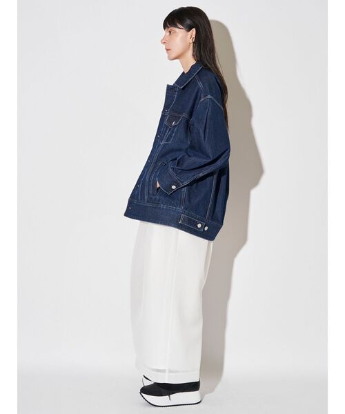 ELENDEEK(エレンディーク)の「バックフォルムルーズデニムジャケット(デニムジャケット・レディース・ライトブルー/インディゴブルー・FREE)」の19枚目の写真
