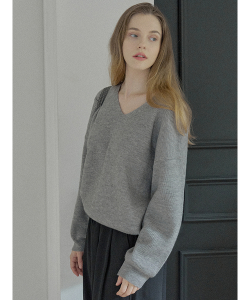AVANT-G(アバン)の「V-neck Oversized Knit Pullover - GREY(ニット/セーター・レディース・ブラック/ベージュ/グレー・FREE)」の5枚目の写真