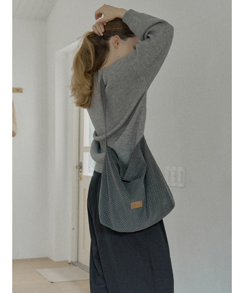 AVANT-G(アバン)の「V-neck Oversized Knit Pullover - GREY(ニット/セーター・レディース・ブラック/ベージュ/グレー・FREE)」の8枚目の写真