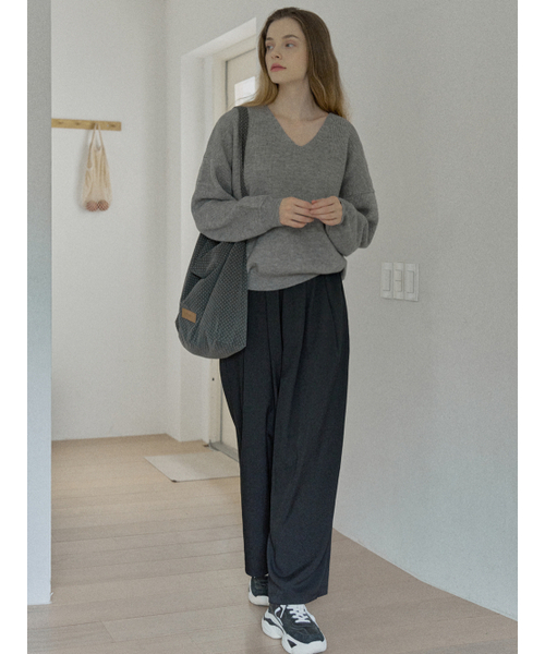 AVANT-G(アバン)の「V-neck Oversized Knit Pullover - GREY(ニット/セーター・レディース・ブラック/ベージュ/グレー・FREE)」の9枚目の写真