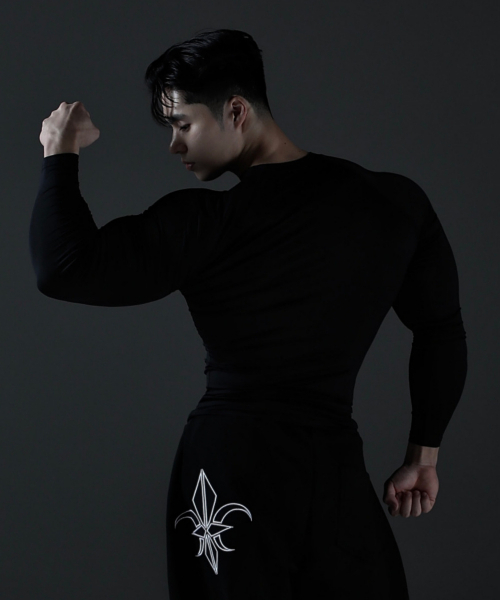 CARMID（カミド）の「コンプレッション機能性テックフィット長袖[ブラック]（Tシャツ/カットソー・メンズ・その他・MEDIUM/LARGE/X-LARGE/2XL）」の5枚目の写真