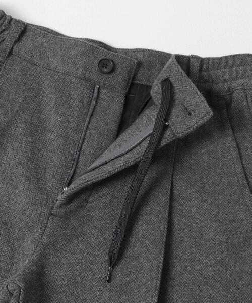 ITEMS URBANRESEARCH(アイテムズ アーバンリサーチ)の「『洗濯可』360° stretch スラックス(その他パンツ・メンズ・ブラック/グレー・MEDIUM/LARGE)」の7枚目の写真