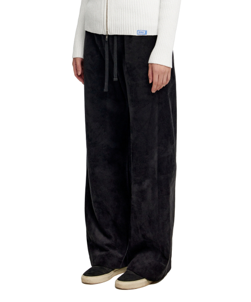ERA(エラ)の「ユニセックス スエードエフェクト トラックパンツ - ブラック(その他パンツ・レディース・その他・LARGE/SMALL/MEDIUM)」の5枚目の写真