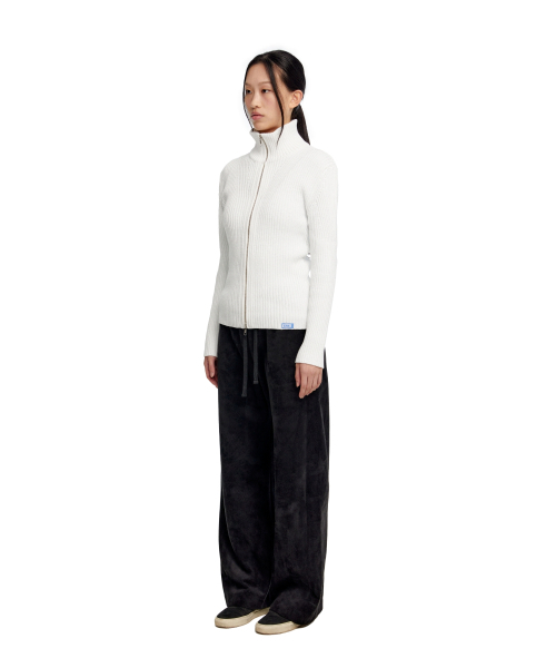 ERA(エラ)の「ユニセックス スエードエフェクト トラックパンツ - ブラック(その他パンツ・レディース・その他・LARGE/SMALL/MEDIUM)」の8枚目の写真