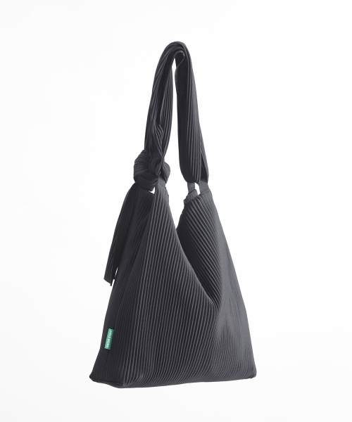 GREEN STUFF（グリーンスタッフ）の「knot bag 58 - pleats black（ショルダーバッグ・レディース・その他・FREE）」の2枚目の写真