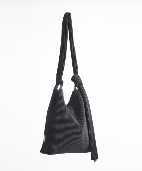 GREEN STUFF（グリーンスタッフ）の「knot bag 58 - pleats black（ショルダーバッグ・レディース・その他・FREE）」の3枚目の写真