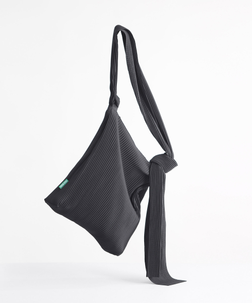 GREEN STUFF（グリーンスタッフ）の「knot bag 58 - pleats black（ショルダーバッグ・レディース・その他・FREE）」の4枚目の写真