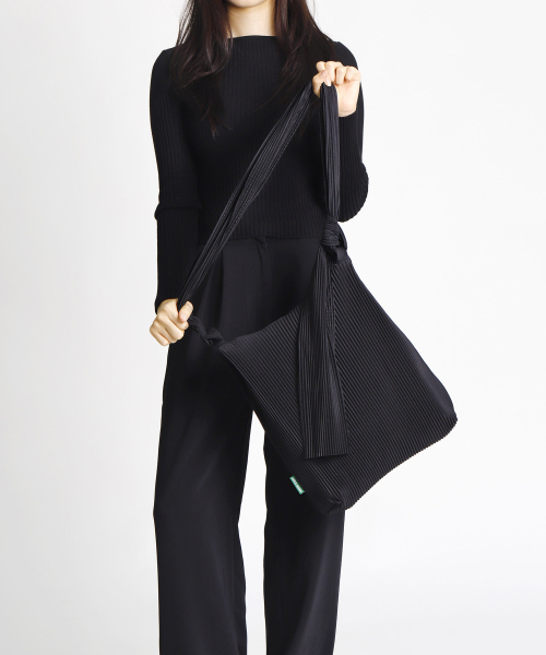 GREEN STUFF（グリーンスタッフ）の「knot bag 58 - pleats black（ショルダーバッグ・レディース・その他・FREE）」の8枚目の写真