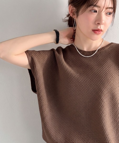 classicalelf（クラシカルエルフ）の「その日の気分に寄り添うサマーニット！前後2way鹿の子編みフレンチスリーブニットプルオーバー（Tシャツ/カットソー・レディース・ブラウン/ベージュ/アイボリー/ブラック/イエロー・X-LARGE/SMALL/MEDIUM/LARGE）」の4枚目の写真