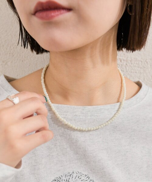 mystic(ミスティック)の「カラービーズネックレス(リング・レディース・アイボリー/レッド・ONE SIZE)」の4枚目の写真