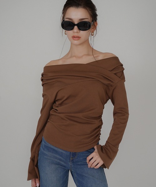 KINO THE KEI(キノザケイ)の「2WAY オフショルダー フレアカフス プルオーバー ( セットアップ可 ) KINO THE KEI(Tシャツ/カットソー・レディース・ブラウン/ホワイト/ベージュ・フリー)」の2枚目の写真