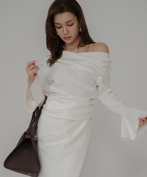 KINO THE KEI(キノザケイ)の「2WAY オフショルダー フレアカフス プルオーバー ( セットアップ可 ) KINO THE KEI(Tシャツ/カットソー・レディース・ブラウン/ホワイト/ベージュ・フリー)」の1枚目の写真