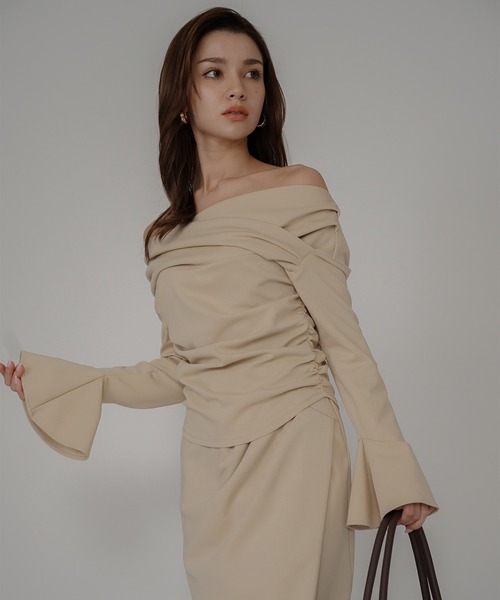 KINO THE KEI(キノザケイ)の「2WAY オフショルダー フレアカフス プルオーバー ( セットアップ可 ) KINO THE KEI(Tシャツ/カットソー・レディース・ブラウン/ホワイト/ベージュ・フリー)」の22枚目の写真
