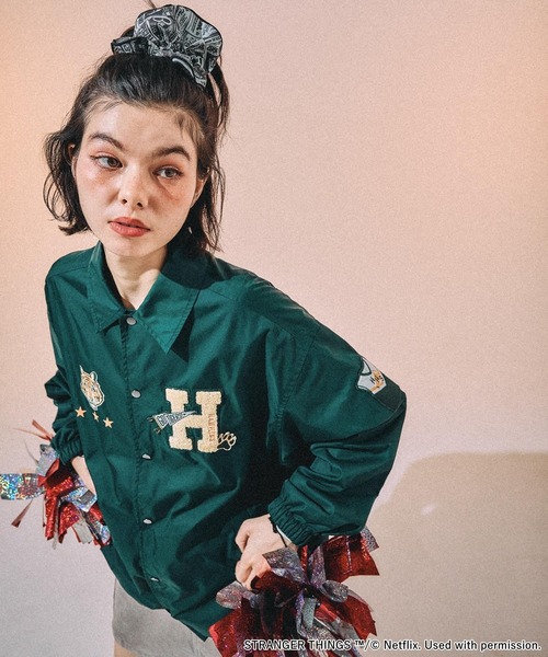 niko and...（ニコアンド）の「【STRANGER THINGS】コラボカラビナ付きシュシュ（シュシュ・レディース・オレンジ/ブラック/グレー・0）」の6枚目の写真