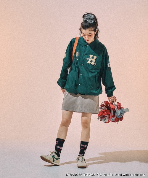 niko and...（ニコアンド）の「【STRANGER THINGS】コラボカラビナ付きシュシュ（シュシュ・レディース・オレンジ/ブラック/グレー・0）」の10枚目の写真