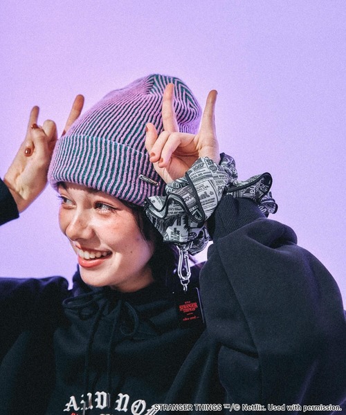 niko and...（ニコアンド）の「【STRANGER THINGS】コラボカラビナ付きシュシュ（シュシュ・レディース・オレンジ/ブラック/グレー・0）」の11枚目の写真