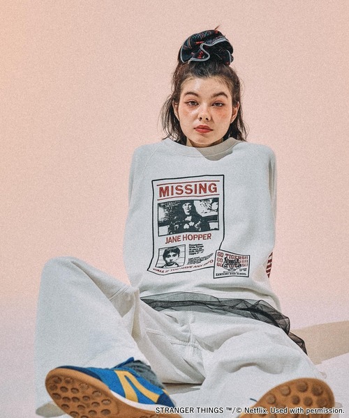 niko and...（ニコアンド）の「【STRANGER THINGS】コラボカラビナ付きシュシュ（シュシュ・レディース・オレンジ/ブラック/グレー・0）」の12枚目の写真