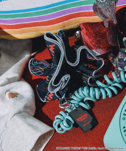 niko and...（ニコアンド）の「【STRANGER THINGS】コラボカラビナ付きシュシュ（シュシュ・レディース・オレンジ/ブラック/グレー・0）」の16枚目の写真