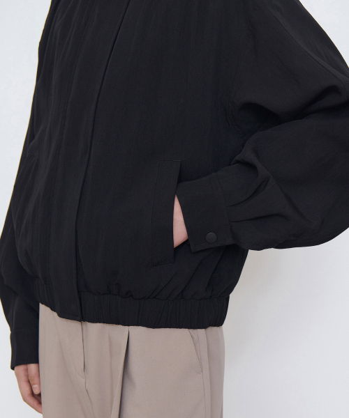 MUSINSA STANDARD WOMAN（ムシンサスタンダードウーマン）の「ウィメンズ RN ハイネックシャーリングブルゾンジャケット [ブラック]（ブルゾン・レディース・その他・S/M/L）」の8枚目の写真