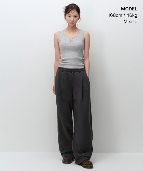 MUSINSA STANDARD WOMAN（ムシンサスタンダードウーマン）の「ウィメンズディープタックバリアブルワイドラウンジスウェットパンツ[ダークグレー]（スウェットパンツ・レディース・その他・X-SMALL/SMALL/MEDIUM/LARGE）」の2枚目の写真