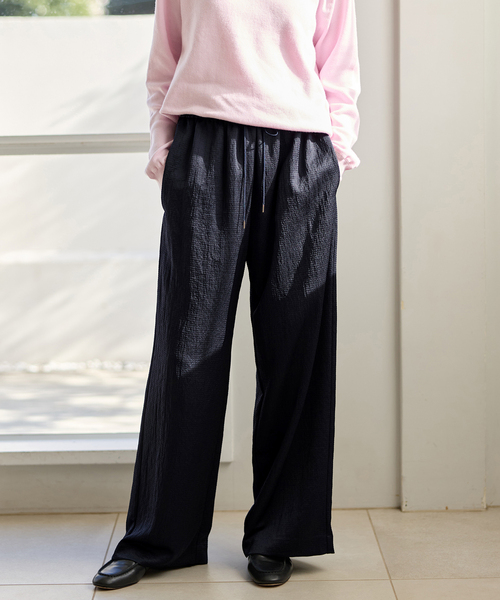 IENA(イエナ)の「アンティークサテン イージーパンツ(その他パンツ・レディース・ホワイト/ブラウン/ネイビー・34/36/38/40)」の4枚目の写真