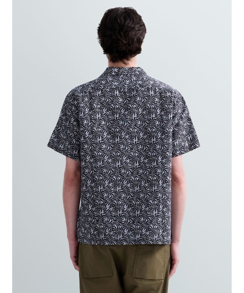 REPLAY(リプレイ)の「リーフプリントリラックスフィットシャツ(シャツ/ブラウス・メンズ・ダークブルー・X-LARGE/LARGE/MEDIUM/SMALL)」の2枚目の写真