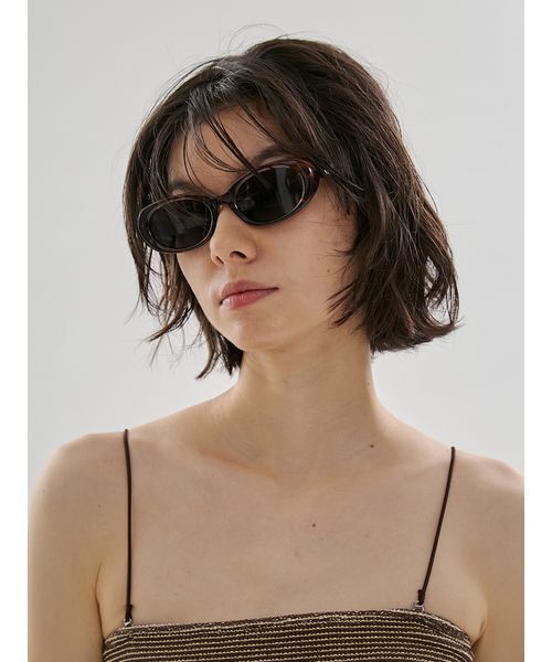 emmi（エミ）の「オーバルスリムサングラス（サングラス・レディース・ブラック/ブラウン・F）」の3枚目の写真