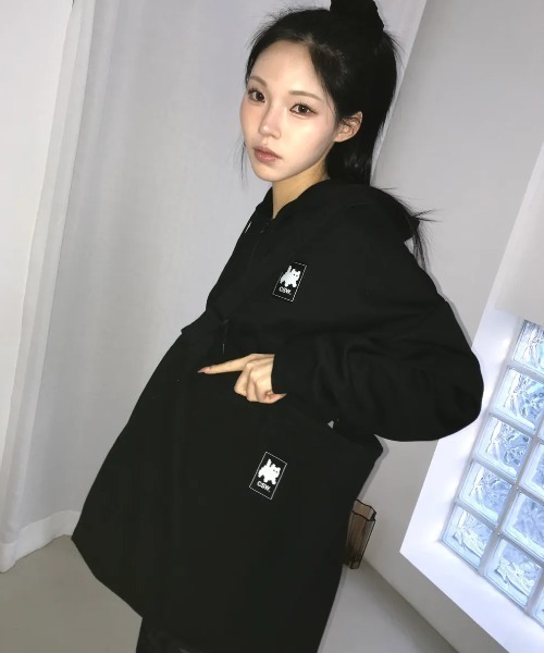 CATSAVETHEWORLD(キャットセーブザワールド)の「◇CATSAVETHEWORLD◇ブランド直輸入正規品/アーティキャンバスショルダーバッグクロスバッグ ARTI CANVAS SHOULDER BAG(ショルダーバッグ・レディース・カーキ/アイボリー/ブラック・FREE)」の2枚目の写真