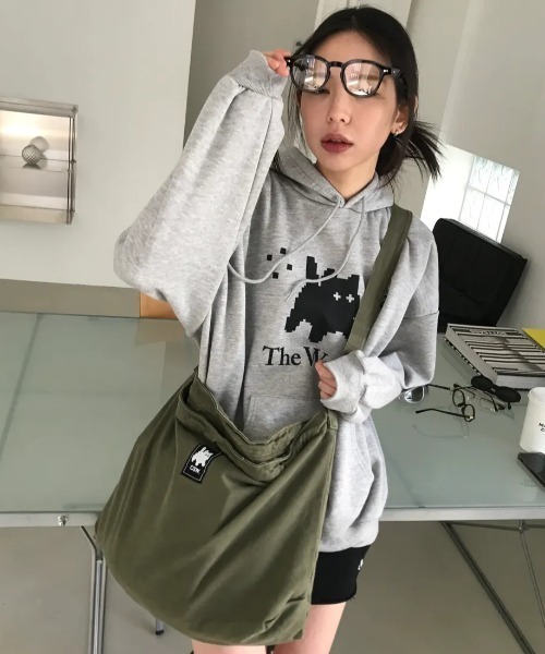 CATSAVETHEWORLD(キャットセーブザワールド)の「◇CATSAVETHEWORLD◇ブランド直輸入正規品/アーティキャンバスショルダーバッグクロスバッグ ARTI CANVAS SHOULDER BAG(ショルダーバッグ・レディース・カーキ/アイボリー/ブラック・FREE)」の5枚目の写真