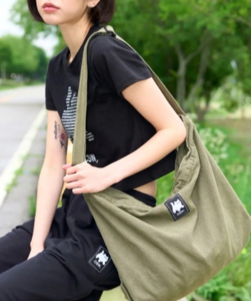 CATSAVETHEWORLD(キャットセーブザワールド)の「◇CATSAVETHEWORLD◇ブランド直輸入正規品/アーティキャンバスショルダーバッグクロスバッグ ARTI CANVAS SHOULDER BAG(ショルダーバッグ・レディース・カーキ/アイボリー/ブラック・FREE)」の7枚目の写真