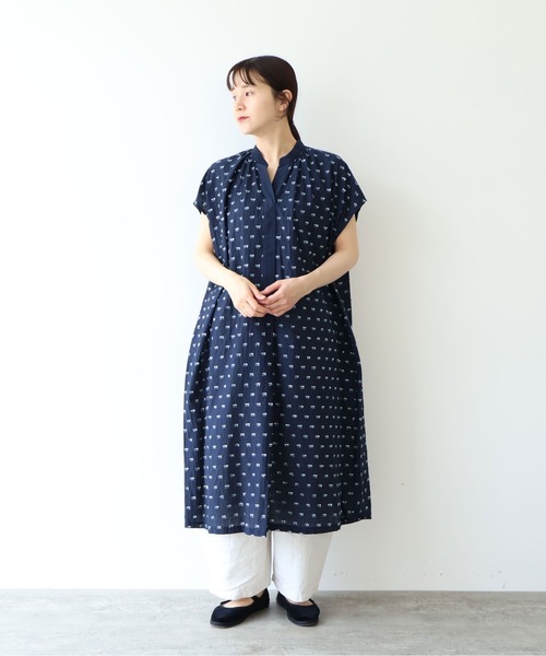 yuni(ユニ )の「Cotton/Nylon ラメジャカード kaftan ワンピース(ワンピース・レディース・グレー/ピンク/ネイビー・FREE)」の3枚目の写真