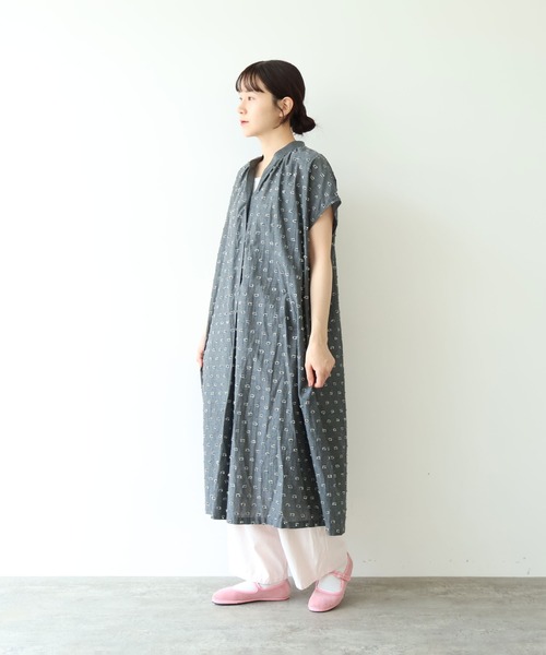 yuni(ユニ )の「Cotton/Nylon ラメジャカード kaftan ワンピース(ワンピース・レディース・グレー/ピンク/ネイビー・FREE)」の6枚目の写真