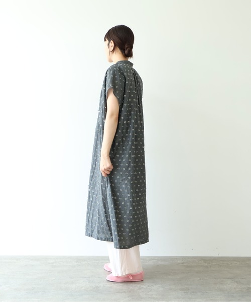 yuni(ユニ )の「Cotton/Nylon ラメジャカード kaftan ワンピース(ワンピース・レディース・グレー/ピンク/ネイビー・FREE)」の8枚目の写真