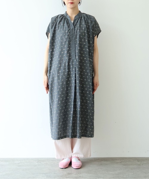 yuni(ユニ )の「Cotton/Nylon ラメジャカード kaftan ワンピース(ワンピース・レディース・グレー/ピンク/ネイビー・FREE)」の11枚目の写真