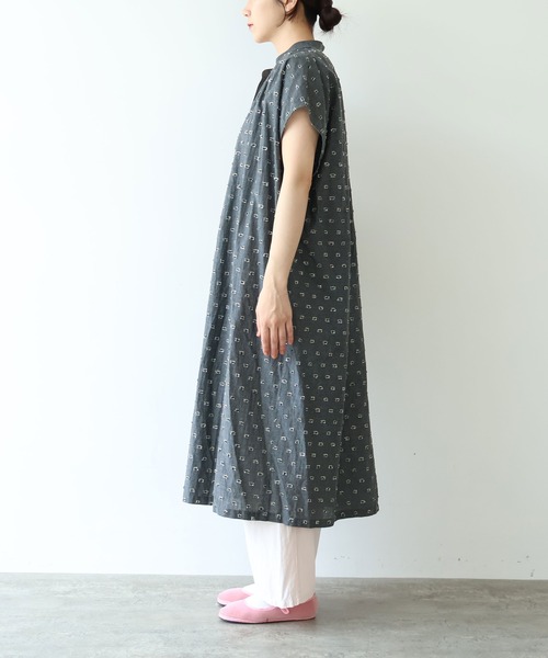 yuni(ユニ )の「Cotton/Nylon ラメジャカード kaftan ワンピース(ワンピース・レディース・グレー/ピンク/ネイビー・FREE)」の12枚目の写真