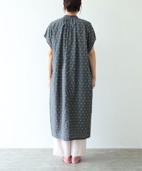 yuni(ユニ )の「Cotton/Nylon ラメジャカード kaftan ワンピース(ワンピース・レディース・グレー/ピンク/ネイビー・FREE)」の13枚目の写真