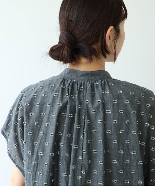 yuni(ユニ )の「Cotton/Nylon ラメジャカード kaftan ワンピース(ワンピース・レディース・グレー/ピンク/ネイビー・FREE)」の16枚目の写真