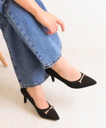 ビットバーモチーフ ポインテッドトゥパンプス