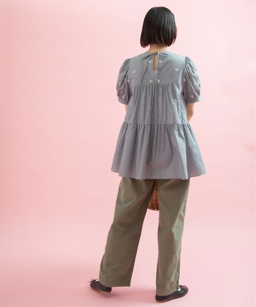 Dot＆Stripes CHILD WOMAN（ドットアンドストライプス　チャイルドウーマン）の「小花オンケミ刺繍 パフスリーブチュニックブラウス（シャツ/ブラウス・レディース・ホワイト/その他・FREE）」の19枚目の写真