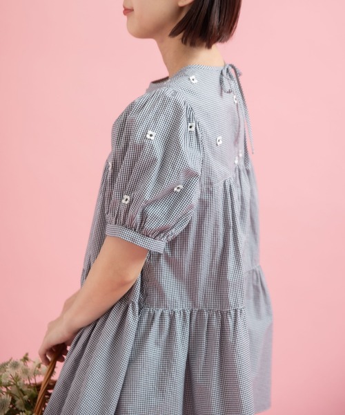 Dot＆Stripes CHILD WOMAN（ドットアンドストライプス　チャイルドウーマン）の「小花オンケミ刺繍 パフスリーブチュニックブラウス（シャツ/ブラウス・レディース・ホワイト/その他・FREE）」の13枚目の写真