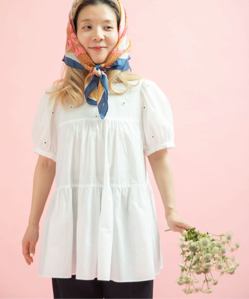 Dot＆Stripes CHILD WOMAN（ドットアンドストライプス　チャイルドウーマン）の「小花オンケミ刺繍 パフスリーブチュニックブラウス（シャツ/ブラウス・レディース・ホワイト/その他・FREE）」の3枚目の写真