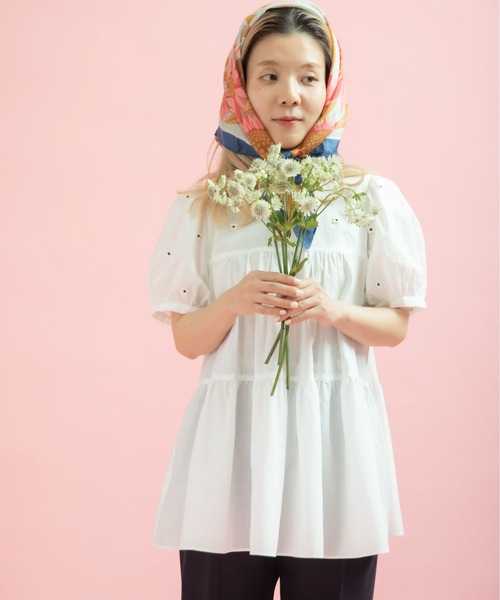 Dot＆Stripes CHILD WOMAN（ドットアンドストライプス　チャイルドウーマン）の「小花オンケミ刺繍 パフスリーブチュニックブラウス（シャツ/ブラウス・レディース・ホワイト/その他・FREE）」の4枚目の写真