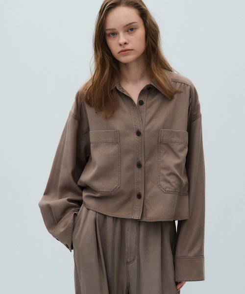 PUBLIC TOKYO(パブリックトウキョウ)の「フルイドクロップドシャツ(シャツ/ブラウス・レディース・モカ/アイボリー/ブラック・FREE)」の3枚目の写真