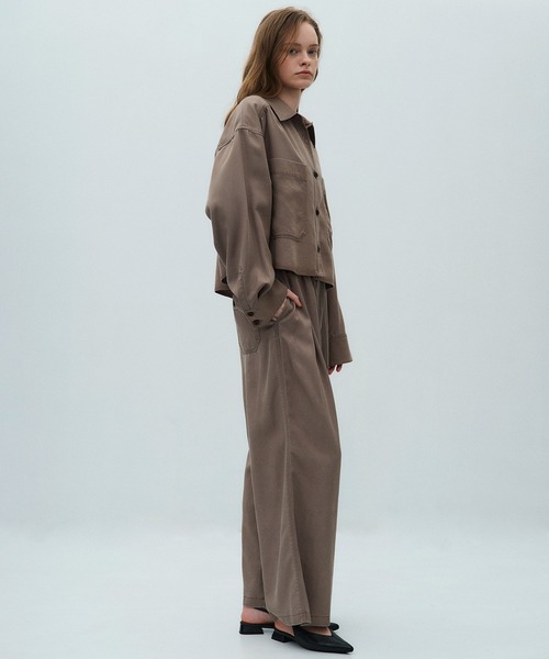 PUBLIC TOKYO(パブリックトウキョウ)の「フルイドクロップドシャツ(シャツ/ブラウス・レディース・モカ/アイボリー/ブラック・FREE)」の12枚目の写真