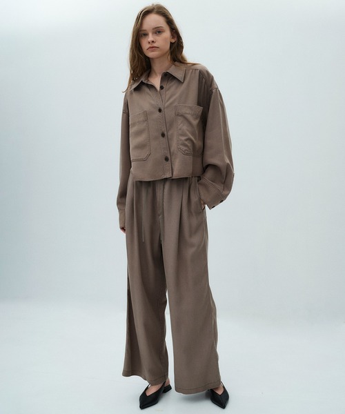 PUBLIC TOKYO(パブリックトウキョウ)の「フルイドクロップドシャツ(シャツ/ブラウス・レディース・モカ/アイボリー/ブラック・FREE)」の8枚目の写真