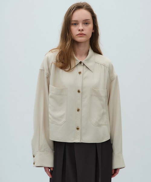 PUBLIC TOKYO(パブリックトウキョウ)の「フルイドクロップドシャツ(シャツ/ブラウス・レディース・モカ/アイボリー/ブラック・FREE)」の21枚目の写真