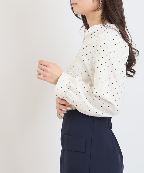 ASTORIA ODIER（アストリアオディール）の「２way ドット柄ボウタイブラウス(UVカット/接触冷感)（シャツ/ブラウス・レディース・ホワイト/ブラック・MEDIUM/LARGE）」の5枚目の写真