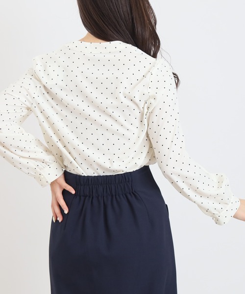 ASTORIA ODIER（アストリアオディール）の「２way ドット柄ボウタイブラウス(UVカット/接触冷感)（シャツ/ブラウス・レディース・ホワイト/ブラック・MEDIUM/LARGE）」の6枚目の写真