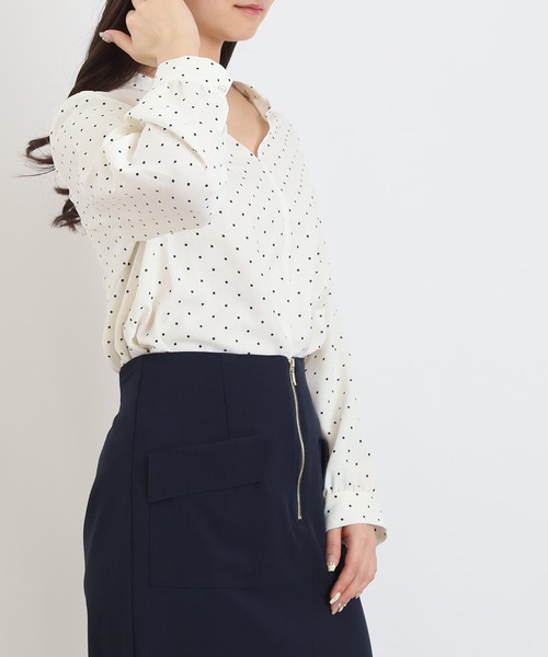 ASTORIA ODIER（アストリアオディール）の「２way ドット柄ボウタイブラウス(UVカット/接触冷感)（シャツ/ブラウス・レディース・ホワイト/ブラック・MEDIUM/LARGE）」の7枚目の写真
