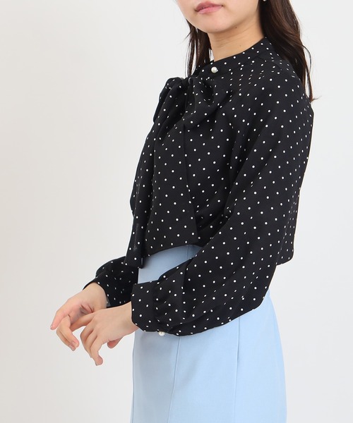 ASTORIA ODIER（アストリアオディール）の「２way ドット柄ボウタイブラウス(UVカット/接触冷感)（シャツ/ブラウス・レディース・ホワイト/ブラック・MEDIUM/LARGE）」の11枚目の写真